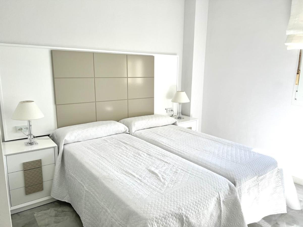 Mi Capricho 170 Beachfront Apartment Sitio de Calahonda Eksteriør billede