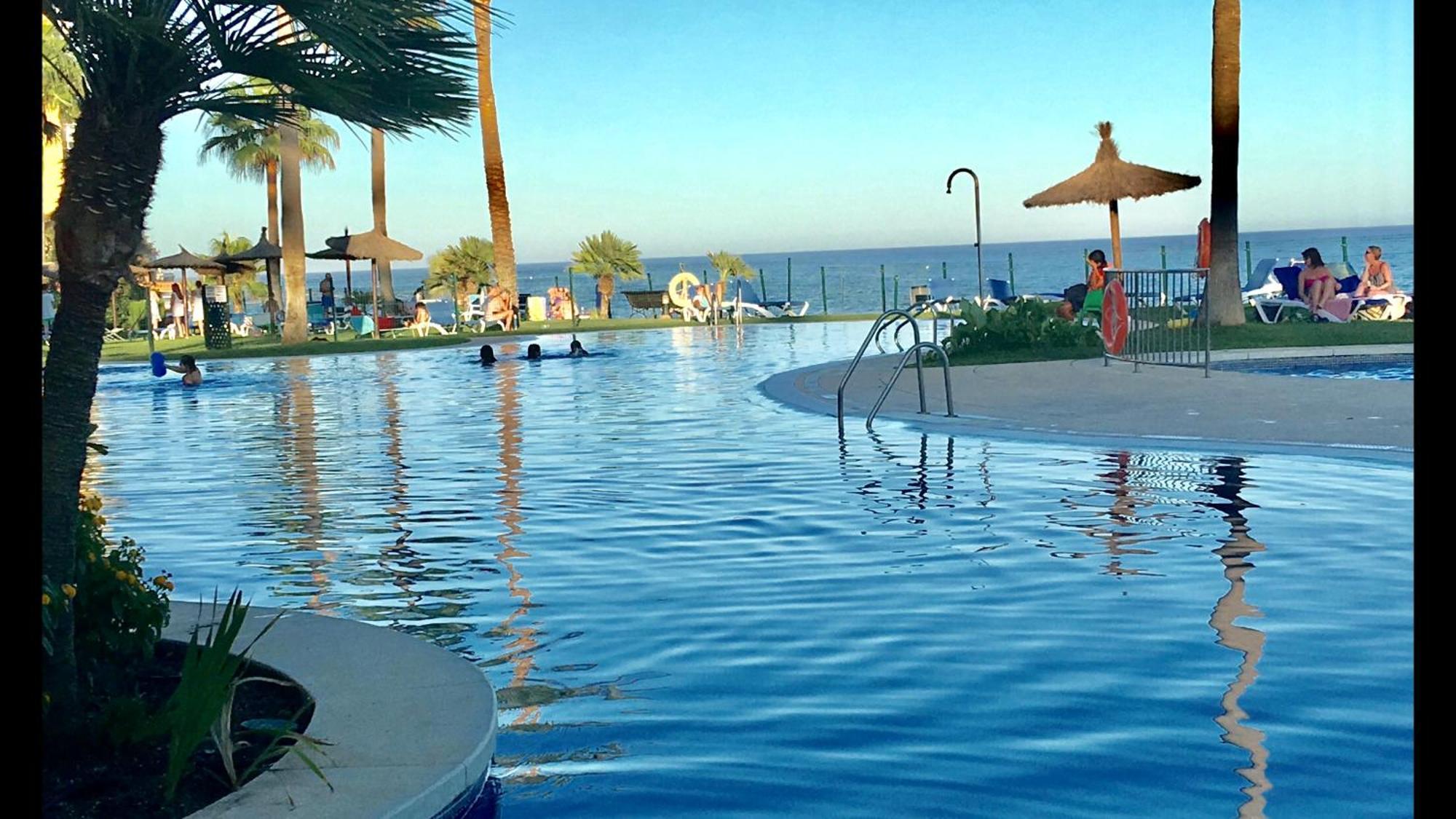 Mi Capricho 170 Beachfront Apartment Sitio de Calahonda Eksteriør billede