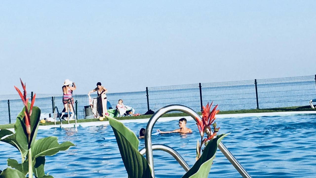 Mi Capricho 170 Beachfront Apartment Sitio de Calahonda Eksteriør billede